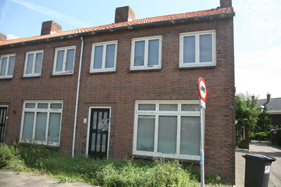 F0405 Woningen op de hoek van de Coppelstockstraat en de Kerkstraat, die gesloopt moesten worden voor de verbouwing en ...