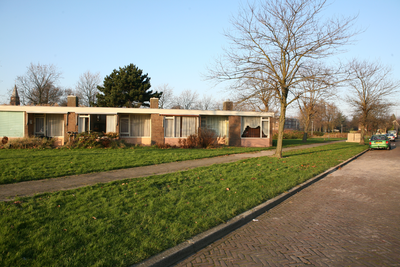 F0506 Bejaardenhuisjes 'Blankenburg' langs de Tienmorgenseweg, die in 2008 zijn afgebroken ten behoeve van nieuwbouw; ...