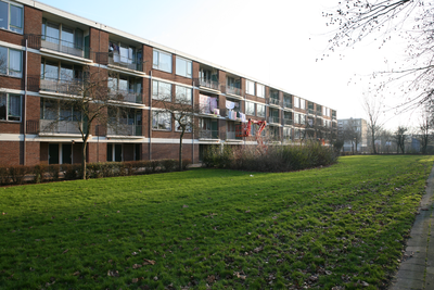 F0513 Flat langs de Tienmorgenseweg, voor de renovatie; 15 december 2007