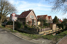 F0827 De G.J. van den Boogerdweg voor de aangepassingen in 2008. Woningen op de hoek G.J. van den Boogerdweg en ...