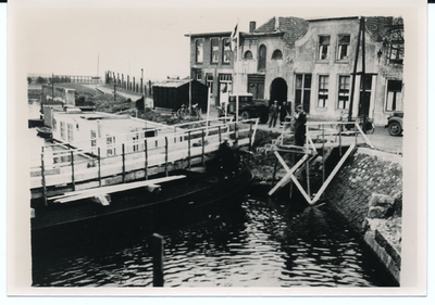 F1176 tijdelijke brug van Zevenhuizen naar Maarland Zuidzijde; 1950