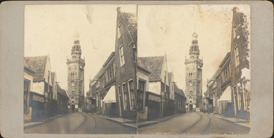 NL-PmWA-FO_000000004 Stereofoto van de Kerstraat in Monnickendam met op de achtergrond de Speeltoren. De foto kon je in ...