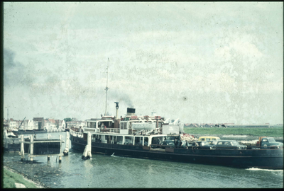 109 Aankomst van de veerboot bij 't Luitje te Zierikzee