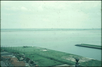 224 De monding van het Kanaal door Walcheren in het Veerse Gat, gezien vanaf de toren van de Grote kerk te Veere