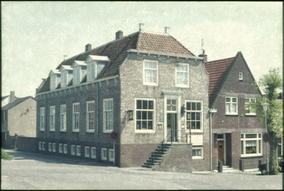 424 Hotel de Patrijs aan de Voorstraat te Colijnsplaat