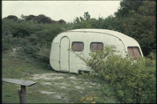 57 Een caravan in de duinen van Westerschouwen