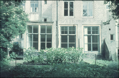 654 De achtergevel van het voormalig kantoor van de Provinciale Planologische Dienst aan de Nieuwstraat te Middelburg