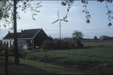 678 Windmolen bij een boerderij in Zuid-Beveland (vermoedelijk in de omgeving van Borssele)