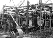 1001-50-1 Verwoesting van de fabriek van Vitrite te Middelburg door het oorlogsgeweld van 17 mei 1940. De fabriek is ...