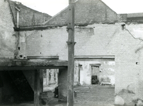 1003-41 Verwoesting van de fabriek van Vitrite te Middelburg door het oorlogsgeweld van 17 mei 1940. Gebouwen zijn ...