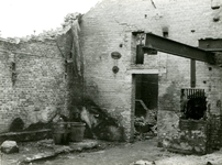 1003-43 Verwoesting van de fabriek van Vitrite te Middelburg door het oorlogsgeweld van 17 mei 1940. Gebouwen zijn ...