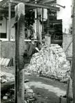 1003-44 Verwoesting van de fabriek van Vitrite te Middelburg door het oorlogsgeweld van 17 mei 1940. De opbouw vindt ...