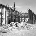 1076-L45 Vitrite te Middelburg: De gevel van het fabrieksgebouw van Vitrite aan de kant van het Balkengat. De ...