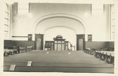 A-1020 Interieur van de Ned. Herv. kerk op 't Zand te Middelburg (voor 1940 gemeente Koudekerke)