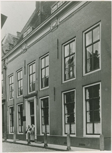 A-1030 Huishoudschool aan de Korte Sint Pieterstraat (thans Damplein) te Middelburg