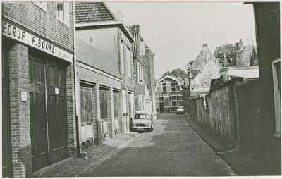 A-1231 De Lange Geere te Middelburg met links het garagebedrijf van P. Boone