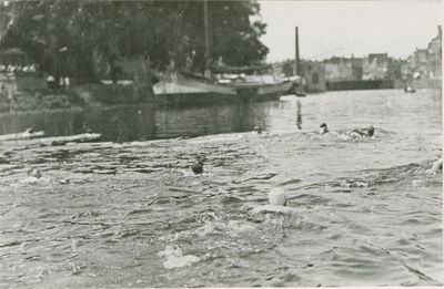 A-1263 Zwemmers bij de Maisbaai te Middelburg