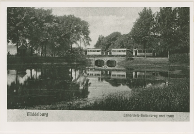 A-1358 Middelburg Langeviele-Buitenbrug met tram. De Langevielebuitenbrug met tram te Middelburg