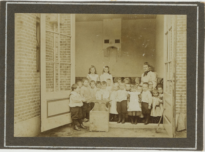 A-1367 De klas van mevrouw D.C. Sluijk van de Christelijke Bewaarschool aan de Bree te Middelburg