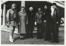 A-1415 Leden van de Partij van de Arbeid voor de Graanbeurs op de Dam te Middelburg, v.l.nr. Anneke Jacobs-van Egmond, ...