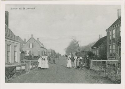 A-1430 Nieuw- en Sint Joosland. De Langeweg te Nieuw- en Sint Joosland