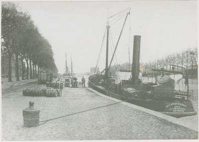 A-1458 Stoomboot van N.V. Expeditiebedrijf v/h Braakman te Rotterdam aan de Loskade te Middelburg
