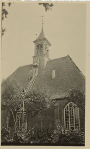 A-1565II Reparatie van de klokkentoren op het dak van de Nederlandse Hervormde kerk te Sint Laurens