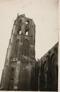 A-1589 Gezicht op de Abdijtoren te Middelburg, na het bombardement