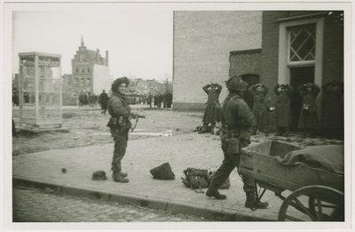 A-1622II Duitse krijgsgevangenen op de Markt te Middelburg