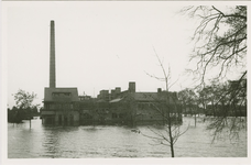 A-1802II De melkfabriek aan de Poelendaelesingel te Middelburg tijdens de inundatie