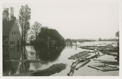 A-1803III De Veerseweg te Middelburg tijdens de inundatie