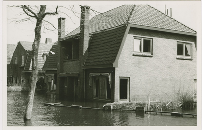 A-1804IX De Noordsingel, hoek Park van Nieuwenhove, te Middelburg tijdens de inundatie