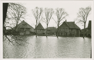 A-1804VII De Noordsingel tussen Park van Nieuwenhove en de Meidoornlaan (thans Sportlaan) te Middelburg tijdens de inundatie