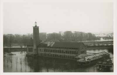 A-1812I Het kantoor van P.Z.E.M. aan de Poelendaelesingel te Middelburg tijdens de inundatie