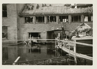 A-1813 Een deel van het kantoorgebouw van de PZEM aan de Poelendaelesingel te Middelburg, tijdens de inundatie
