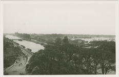 A-1832 Het Kanaal door Walcheren te Middelburg. Rechts ondergelopen land tijdens de inundatie