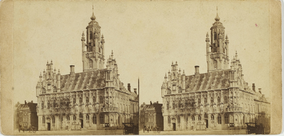 A-184 Het stadhuis aan de Markt te Middelburg, tijdens een restauratie van de voorgevel