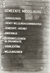 A-1848II Het bord bij de ingang van het gemeentelijke kantoor Stadhuisstraat 2 te Middelburg