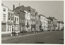 A-1938 Gezicht op de huizen aan het Damplein te Middelburg