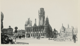 A-1969 Gezicht op het stadhuis aan de Markt te Middelburg, na het bombardement