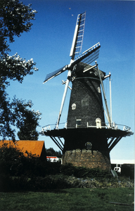 A-2047 Gezicht op de molen 'De Koning' aan de Veerseweg vóór de restauratie van 1994/1995