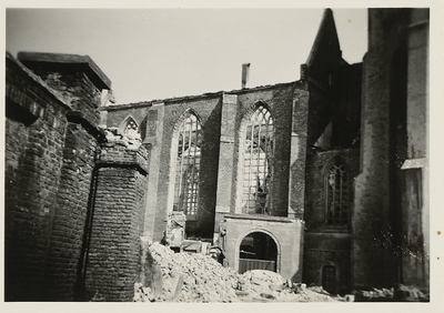 A-2125 Gezicht op een deel van de buitenmuren van de Nieuwe Kerk in de Abdij te Middelburg, na het bombardement