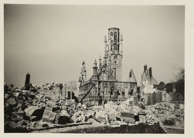 A-2125B Puin voor het stadhuis aan de Markt te Middelburg, na het bombardement