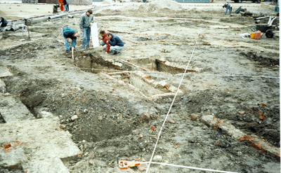 A-2133I Gezicht op de opgraving van fundamenten van de Westmonsterkerk aan de Markt te Middelburg