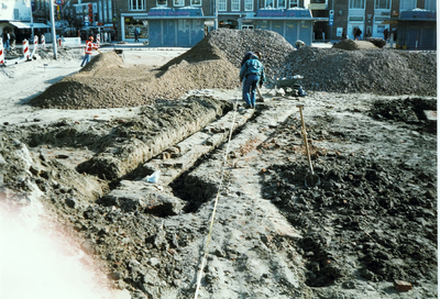 A-2133IV Gezicht op de opgraving van fundamenten van de Westmonsterkerk aan de Markt te Middelburg