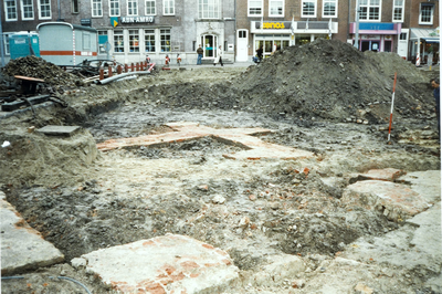A-2133VIII Gezicht op de opgraving van fundamenten van de Westmonsterkerk aan de Markt te Middelburg