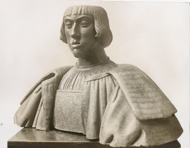 A-261 Karel V op 22-jarige leeftijd, een buste in aardewerk toegeschreven aan Coenraad Meyts.