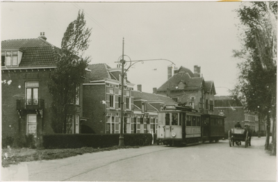 A-324 De Vlissingsesingel (ook Tramsingel genaamd) te Middelburg met de elektrische tram