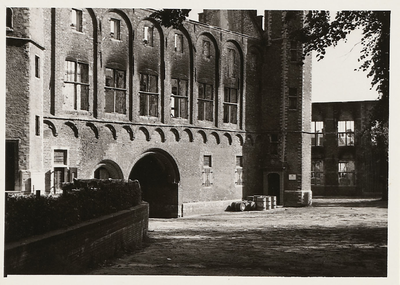 A-440 Balanspoort aan de Abdijpleinzijde te Middelburg, na het bombardement