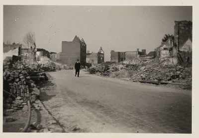 A-544 Gezicht op de Lange Delft te Middelburg, na het bombardement